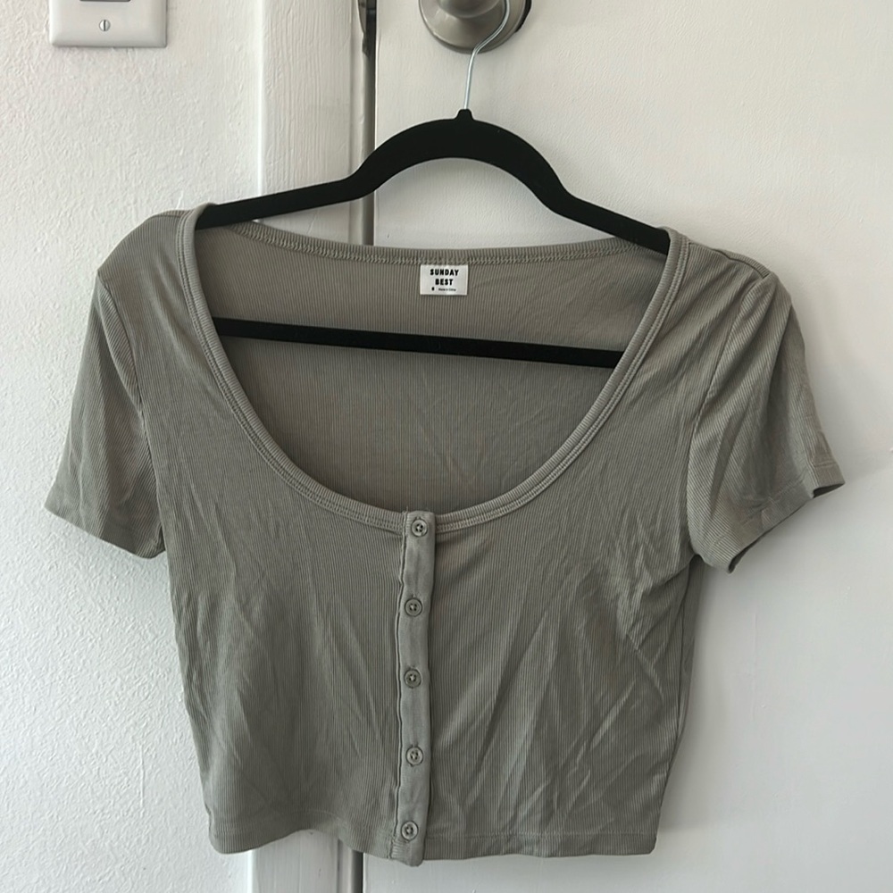 Aritzia crop top